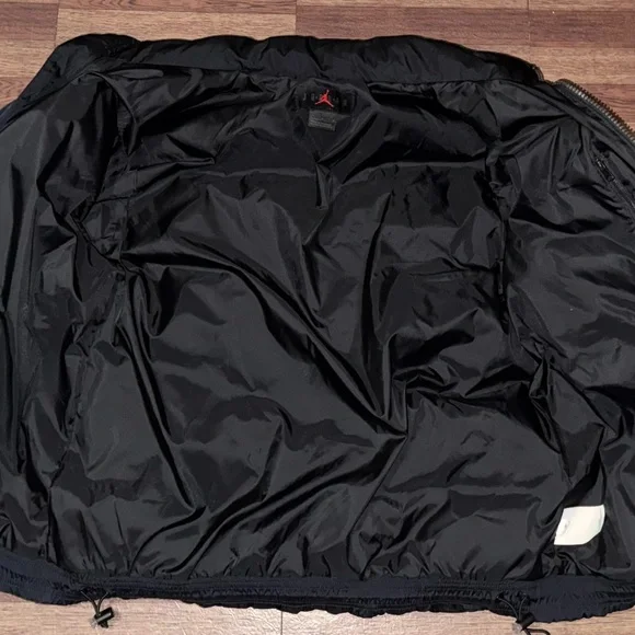 Jordan Black Puffer Jacket with Iconic Emblem - Picture 3 of 3